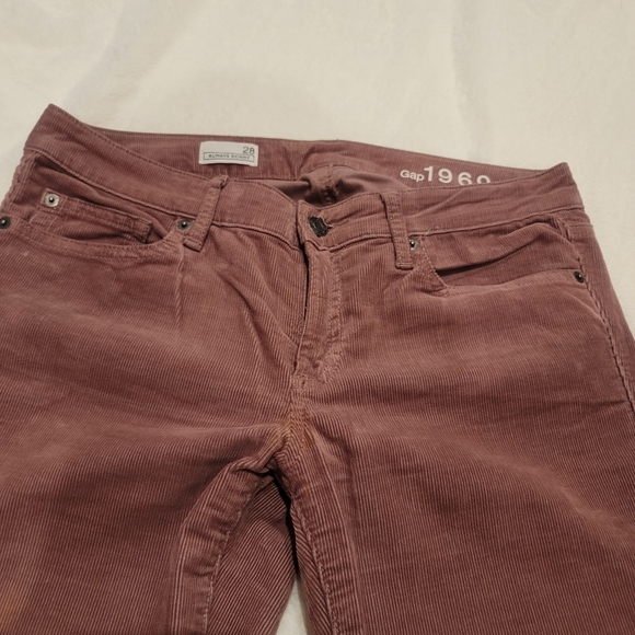 GAP Skinny Courds - Picture 2 of 3
